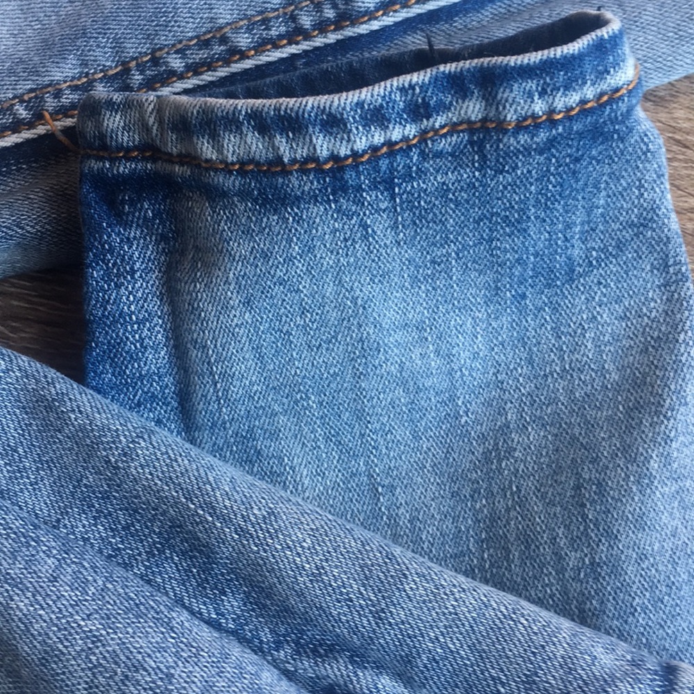 Distressed Jeans - Picture 3 of 4